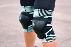 Powerslide Inlineskate Knieschützer Onesie Damen Schwarz/türkis -Riemenscheibe Verkäufe powerslide inlineskate knieschuetzer onesie damen schwarz tuerkis4